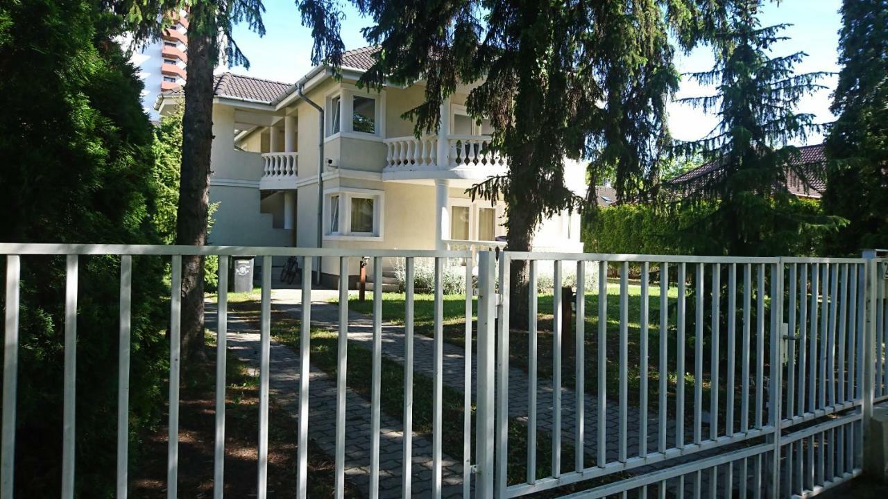 Yellow Sun 2 Apartman Apartamento Siófok Exterior foto